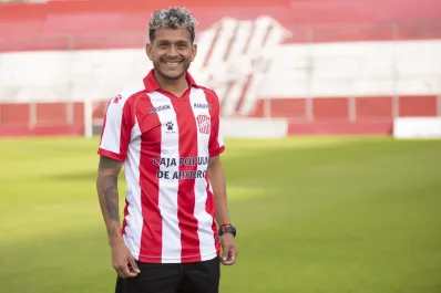 Está de nuevo en casa: la mega producción de San Martín de Tucumán para presentar a su último refuerzo