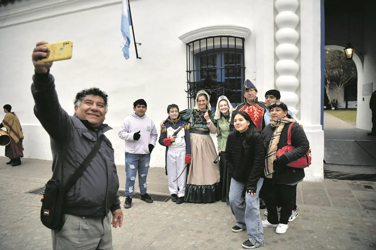 FOTOS.- Lo primero que hacen los turistas es recorrer la Casa Histórica. 