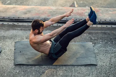 La rutina ideal para ganar músculo en el abdomen y perder esa grasa más difícil de quemar