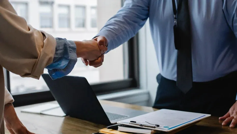 Un banco argentino busca empleados para sus sucursales en las provincias: cómo postularse