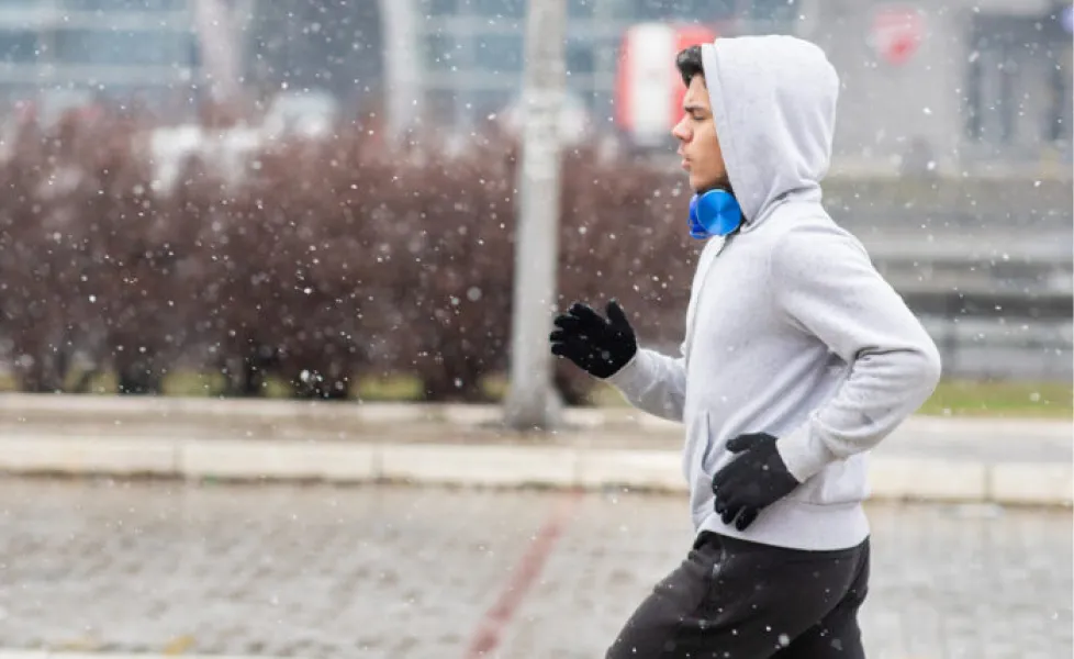 Tres ejercicios fáciles para calentar el cuerpo y no pasar frío