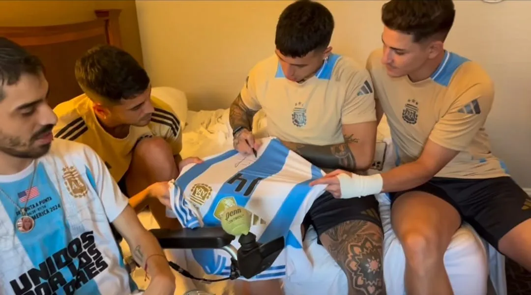 El conmovedor gesto de tres jugadores de la Selección con un hincha