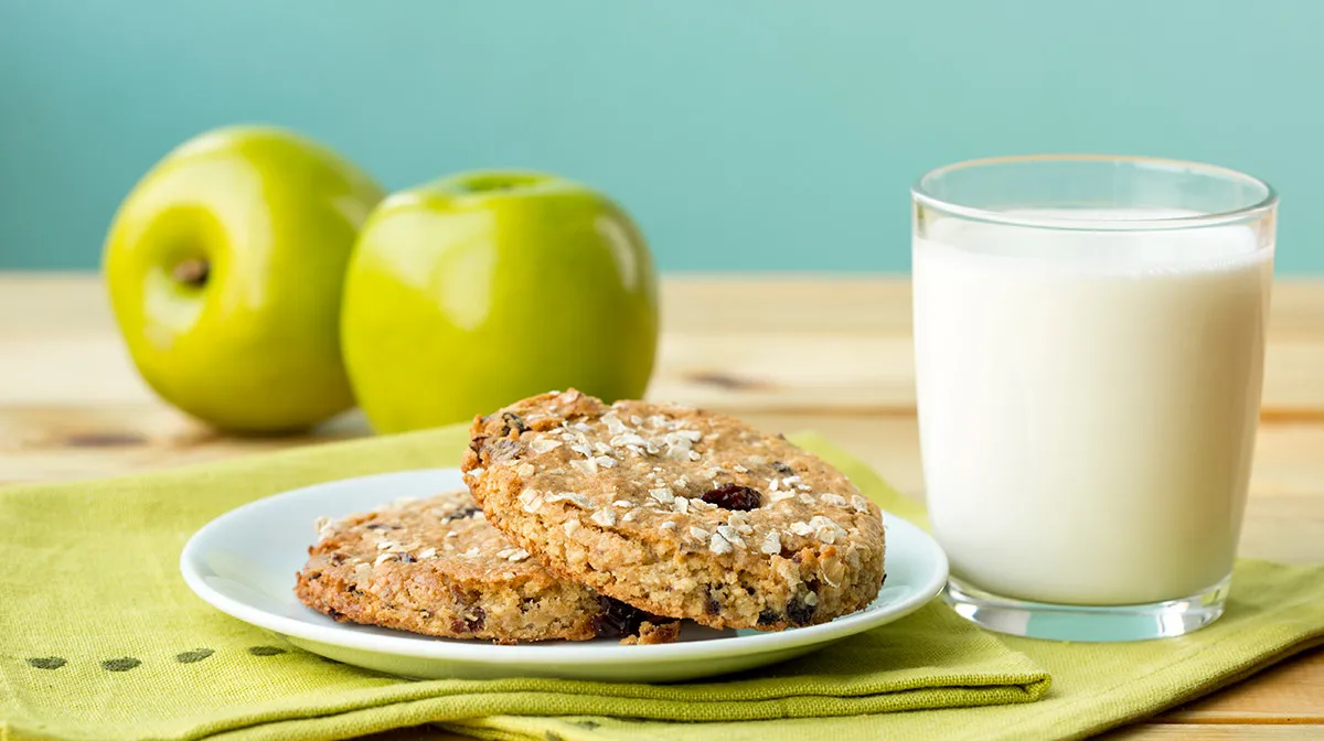 Galletas de avena y manzana para preparar en vacaciones con los más chicos