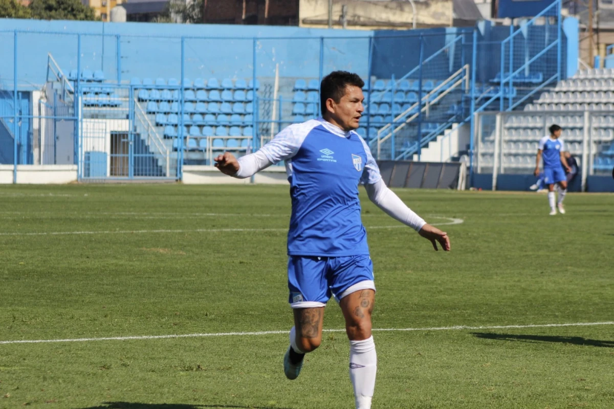 EN CASA. Luis Miguel Rodríguez jugó para los suplentes en el amistoso con Central Córdoba. Foto: Prensa CAT