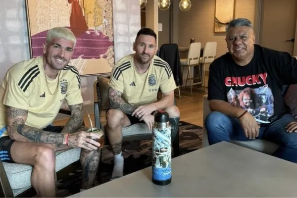 Con mates y un detalle particular: “Chiqui” Tapia repitió la cábala con Messi y De Paul en la previa a la final de la Copa América