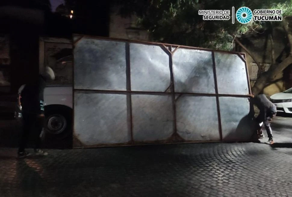 SECUESTRO. Los carteles estaban escondidos en terrenos para obras.