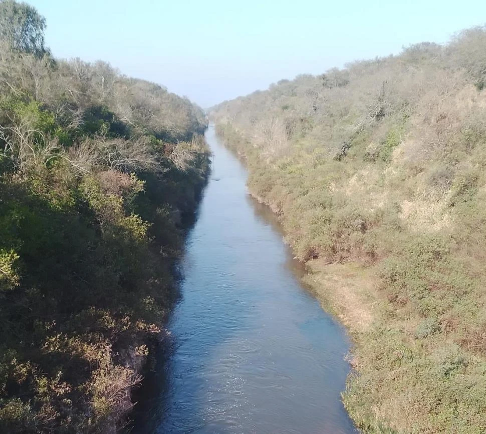 LOS PUESTOS. El nuevo desastre que denuncian pescadores se registró en el canal que desemboca en El Frontal.