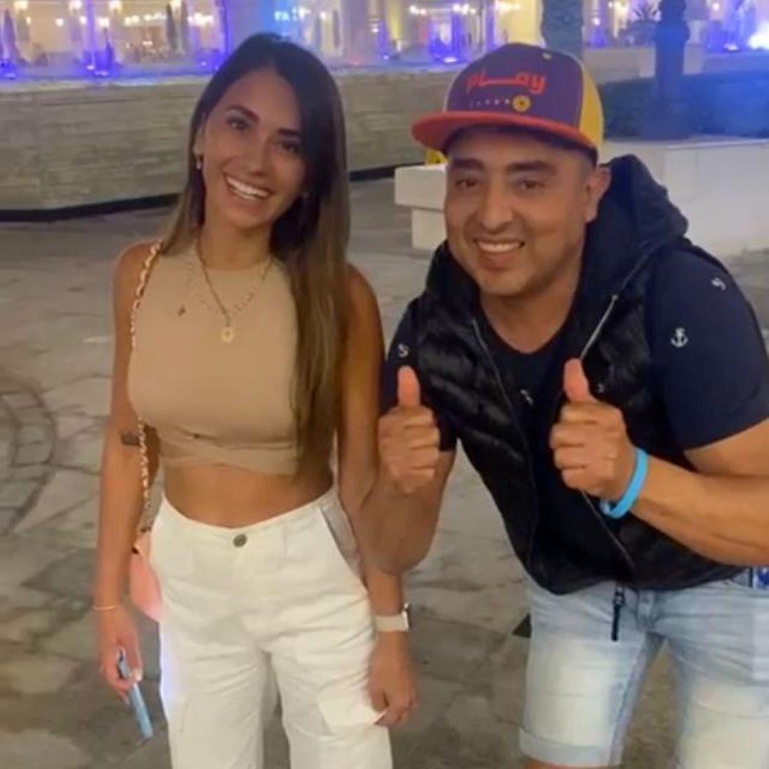 TESORO. Campos logró sacarse una foto con Antonela Roccuzzo en Qatar.