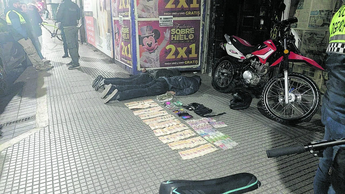 Revuelo por un operativo en pleno centro: vendían marihuana en Laprida y San Martín