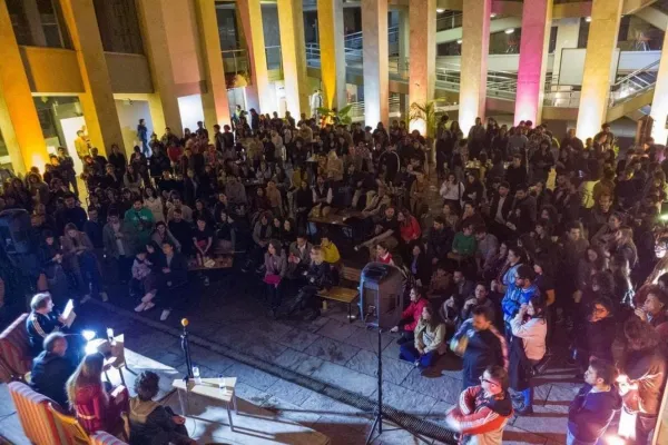 Birras y lectura: celebrá el Día del Amigo en la fiesta del FILT en Derecho