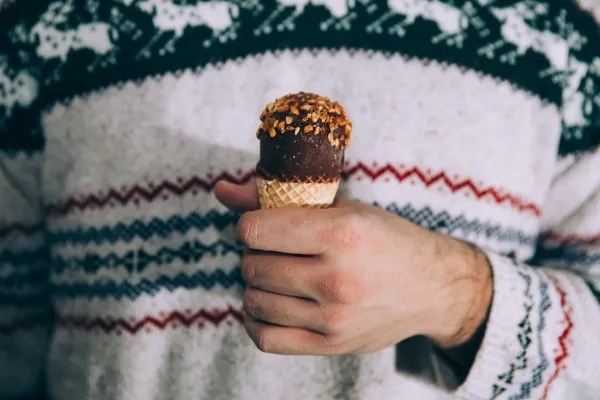 ¿Por qué es mejor tomar helado en invierno que en verano?