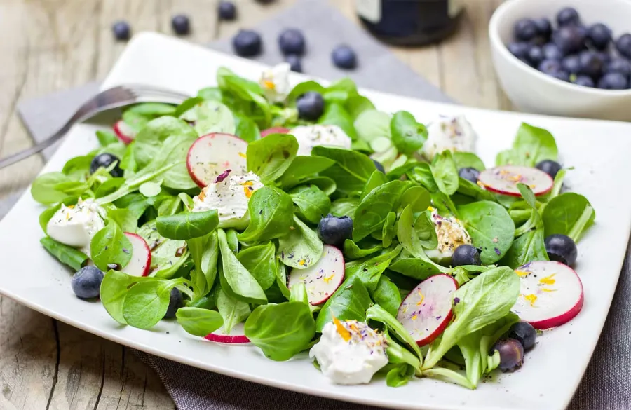 Ciertos alimentos como las verduras de hojas verdes influyen en la salud del cerebro