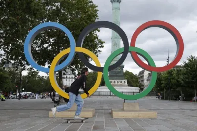 En Francia sacaron a inmigrantes sin hogar de París por los Juegos Olímpicos