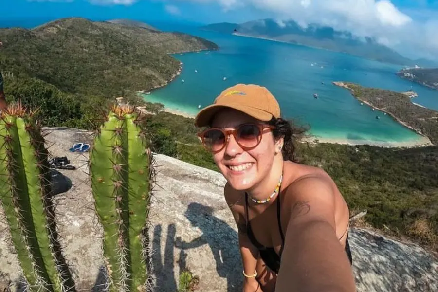 VIAJEROS POR EL MUNDO. Una joven brasileña que participó de voluntariados con Worldpackers./Foto: Instagram @talitrilhas