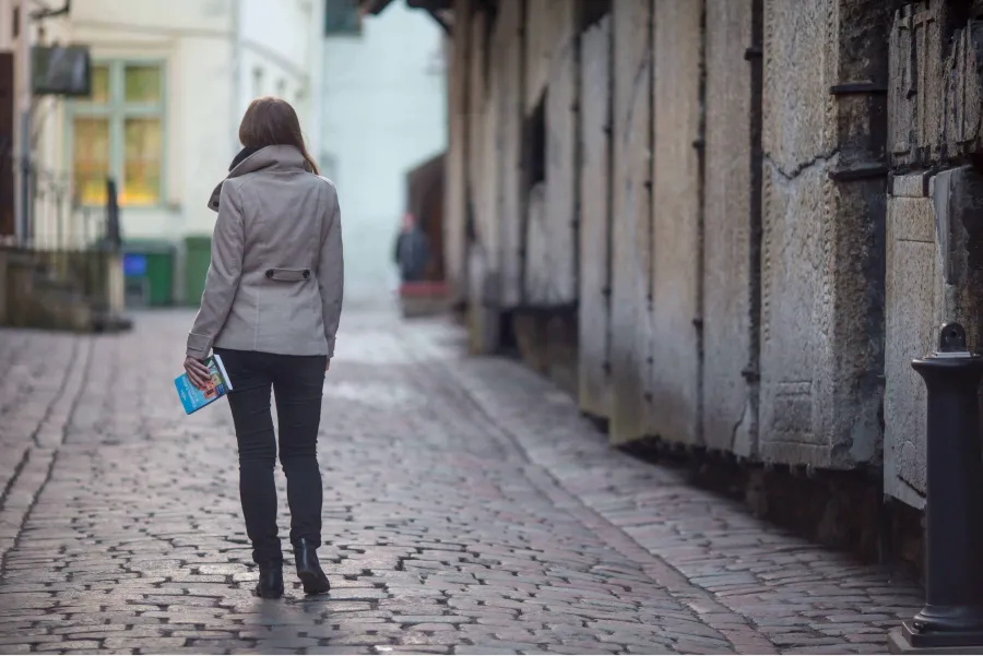 VIRAL. Un artículo sobre los peligros de viajar sola a Francia siendo mujer está generando polémica en las redes. / TALK TRAVEL.