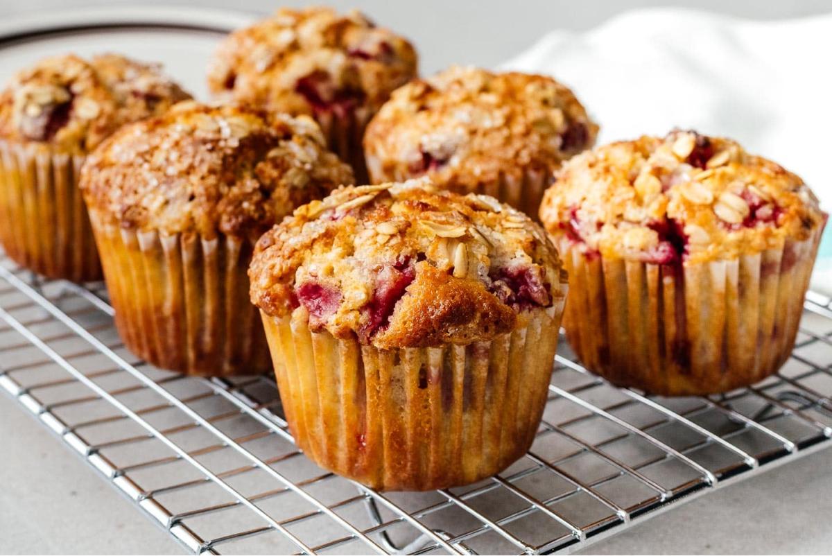 Muffins de frutilla sin harina, la mejor forma de aprovechar esta fruta sin caer en preparaciones calóricas