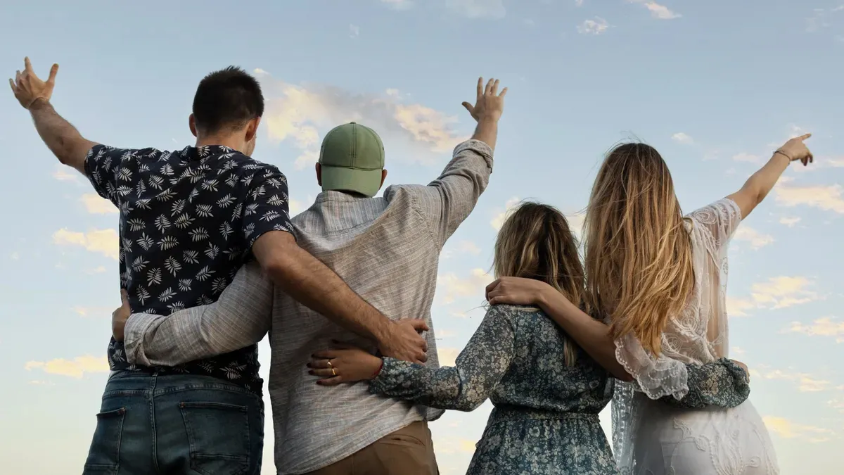 Por qué se celebra el Día del Amigo: la llegada a la Luna y el hombre de las 1.000 cartas