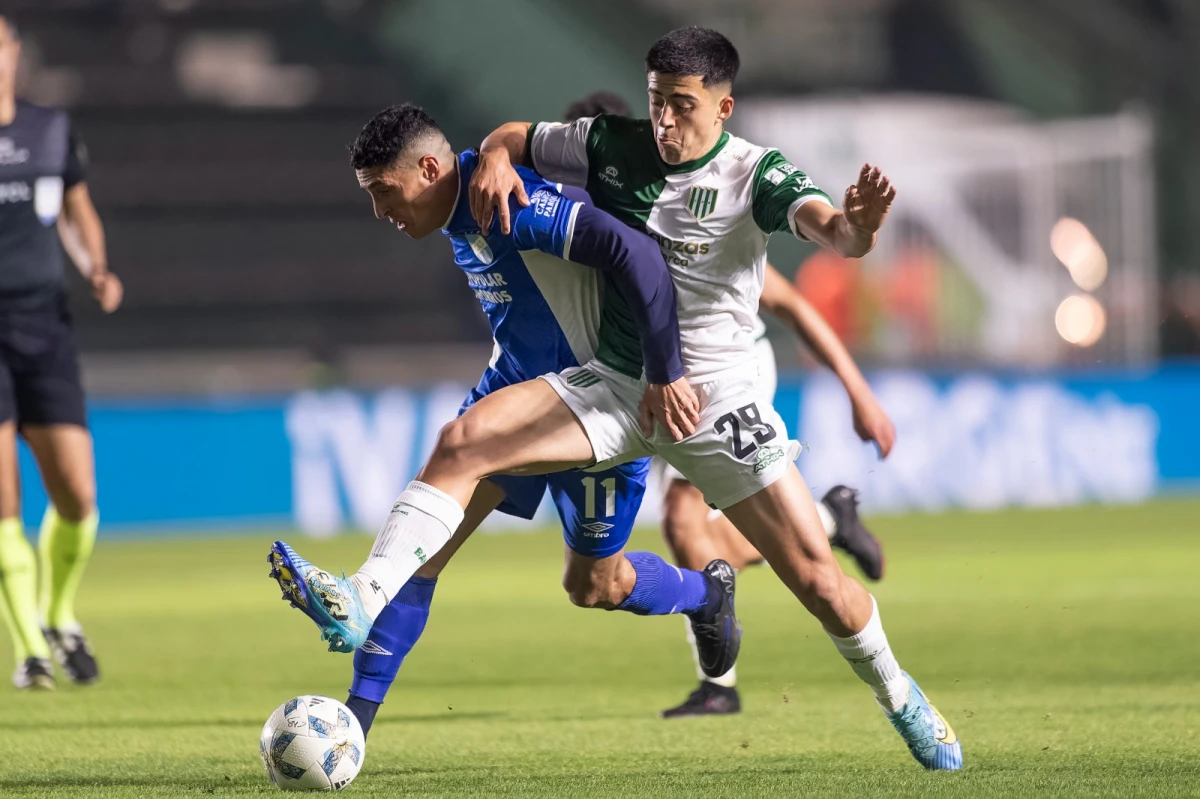 AUSENTE. Nicolás Castro jugó desde el arranque pero pasó prácticamente inadvertido. El volante sigue sin poder consolidarse en el equipo titular a pesar de las chances que tuvo. Foto: Matías Nápoli - Especial para LA GACETA.