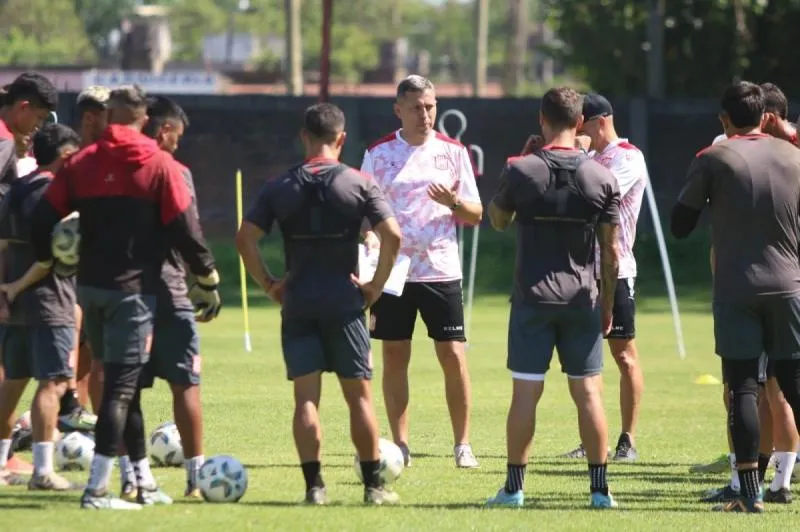 BUENAS SENSACIONES. Diego Flores se mostró feliz por el rendimiento que tuvo su equipo.