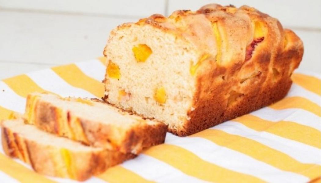 Budín de durazno sin ningún tipo de harinas, azúcar ni manteca: una receta fácil y muy sana para los antojos de dulce