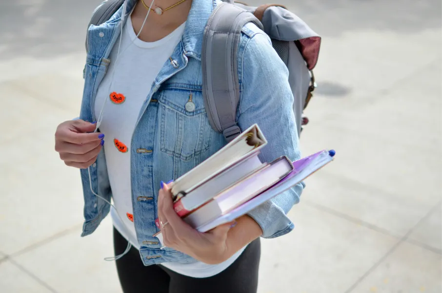 VOLVER O EMPEZAR A ESTUDIAR. La UNSTA y la USP-T ofrecen opciones para arrancar en agosto en Tucumán./ UNSPLASH