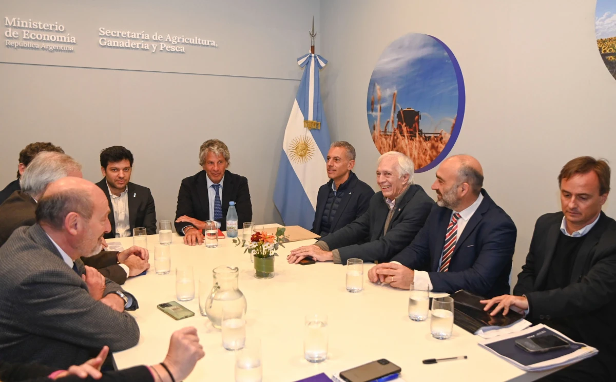 Reunión de funcionarios. AGRICULTURA