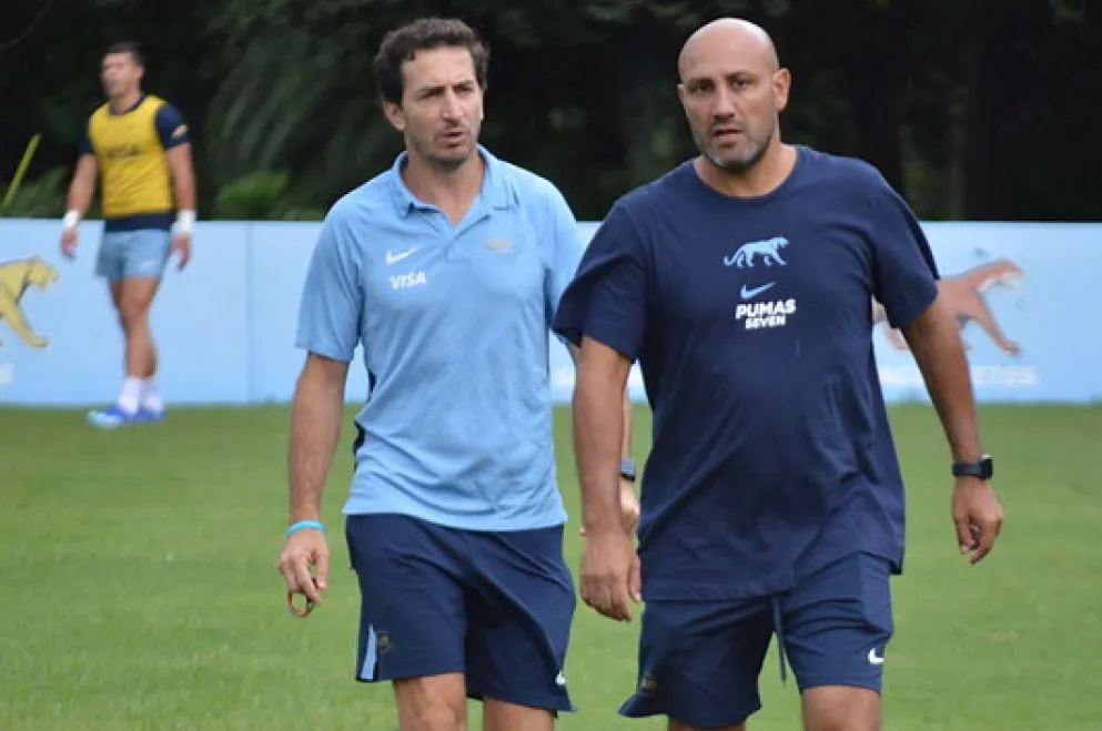 LÍDERES. Leonardo Gravano (derecha) junto al head coach, Santiago Gómez Cora (izquierda)