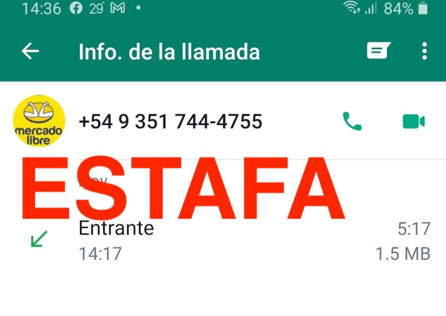 La joven recibió una llamada a nombre de la empresa.
