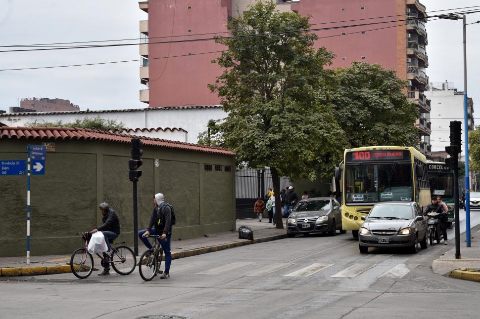 CAMBIOS. En algunas esquinas desaparecieron las flechas de los carteles.