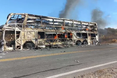 El ómnibus que se incendió en Trancas habría sido quemado intencionalmente para eliminar droga