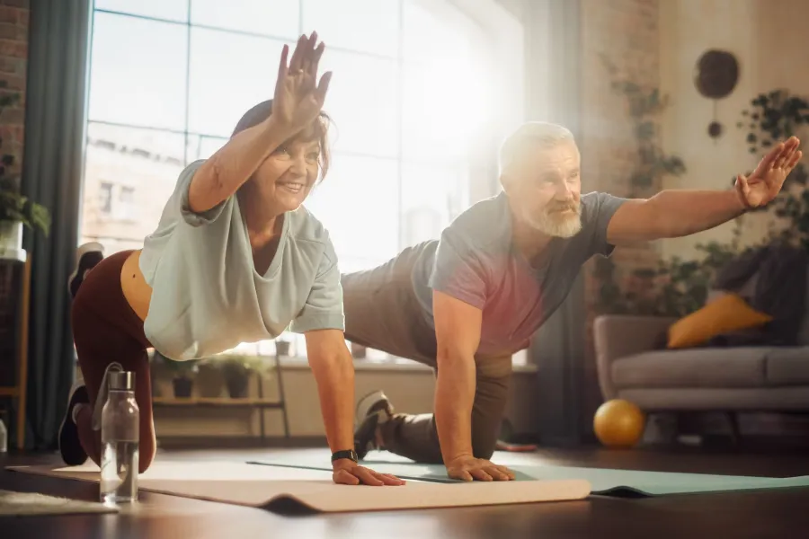 Una serie de ejercicios de fuerza ayudan a ganar masa muscular después de los 50