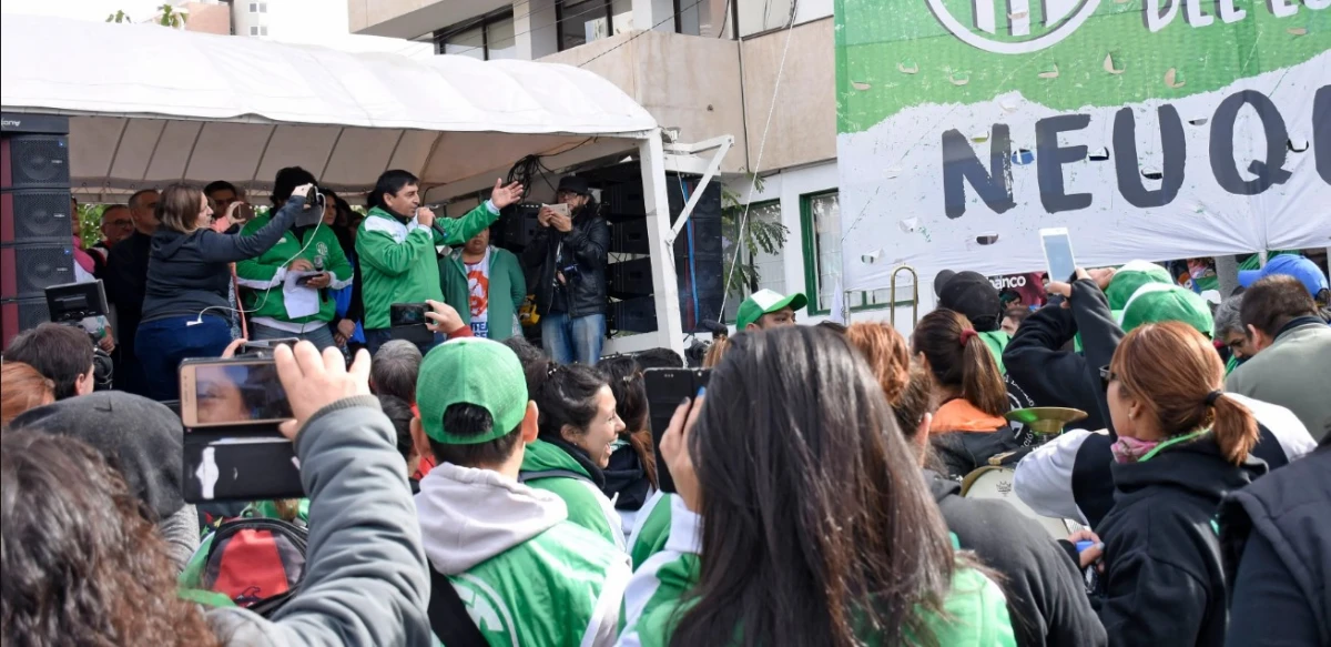 La Justicia de Neuquén suspende las retenciones a estatales y docentes