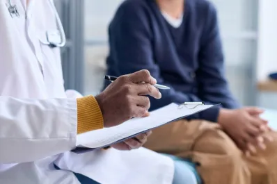 ¿Cómo empieza el cáncer de testículo? El síntoma que notó un joven y le salvó la vida