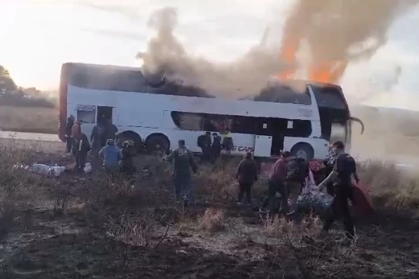 Investigan si los pasajeros del colectivo incendiado pagaron sobornos