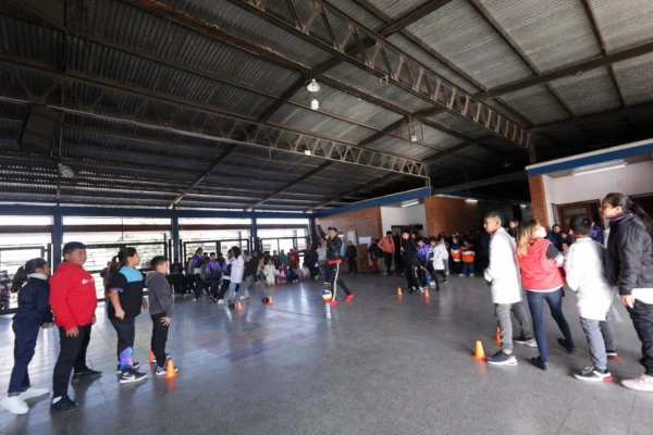 Educación rescatará el 50% de chicos que abandonó la escuela