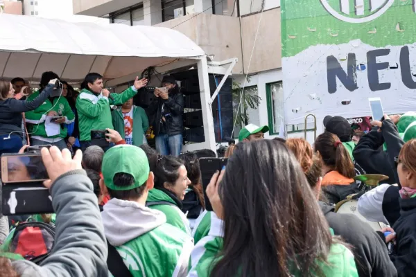 Ganancias: la Justicia de Neuquén suspende las retenciones a estatales y docentes