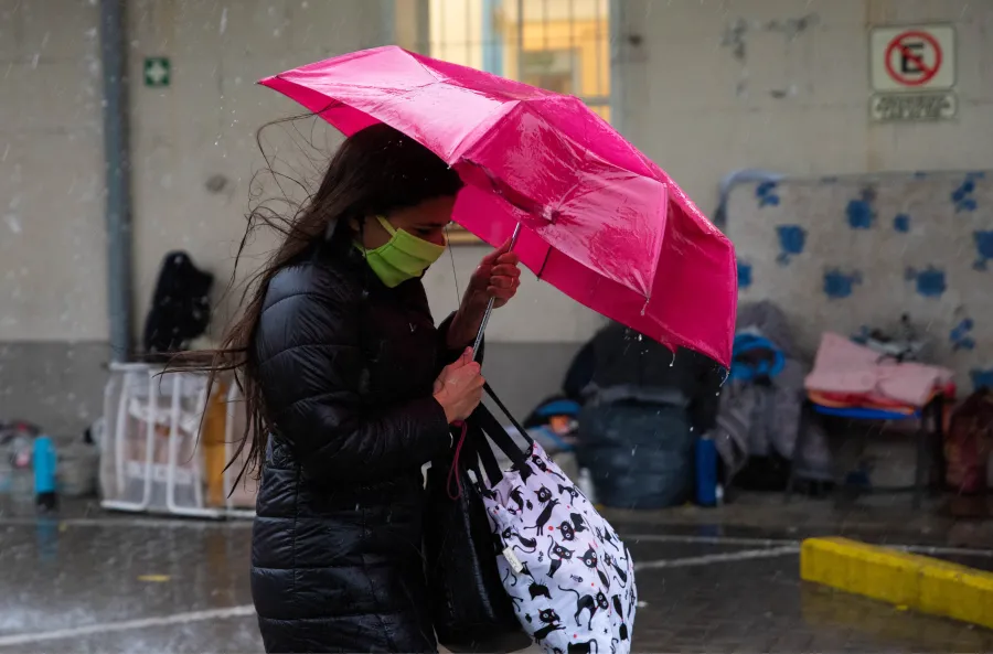 Alerta por viento zonda y nieve en dos provincias