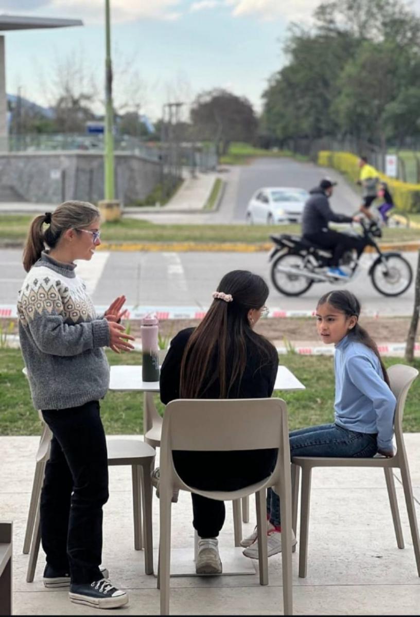 Con alegría y muchas sonrisas abrió Juntarnos, el primer bar inclusivo de Tucumán