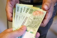 El Gobierno fijó por decreto el Salario Mínimo con aumentos escalonados: en cuánto quedó