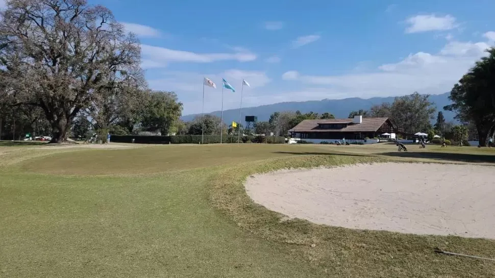 100 golfistas del NOA competirán en el Jockey Club de Yerba Buena