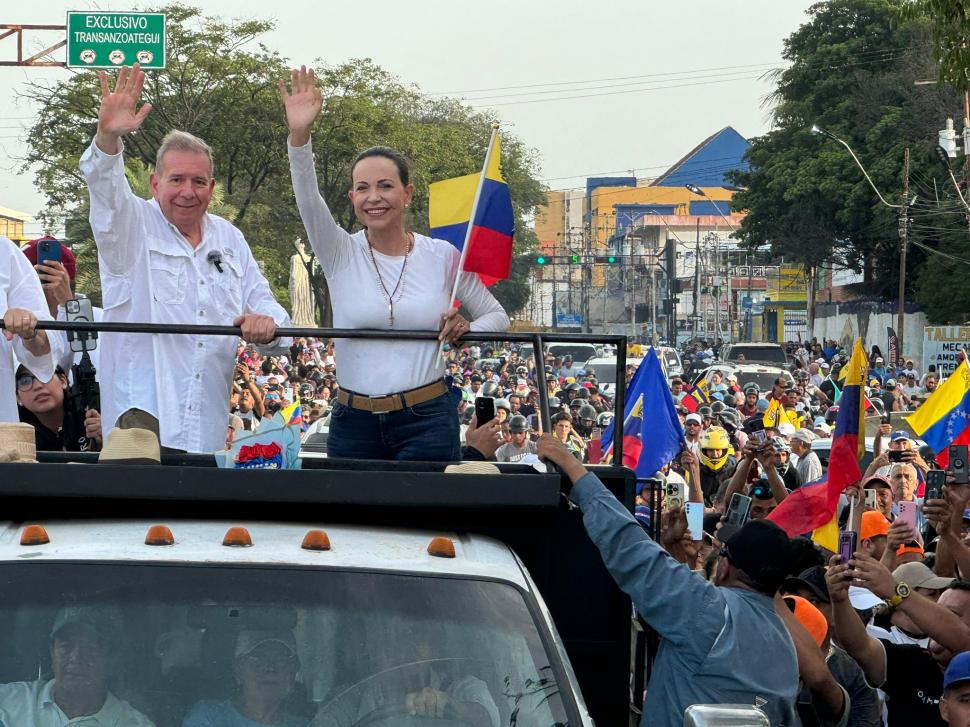 OPOSICIÓN. Corina Machado y Edmundo Urrutia aspiran ser los ganadores twitter @MariaCorinaYA