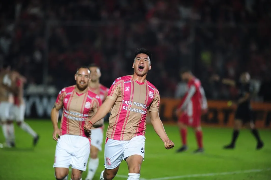 GOL CLAVE. Gustavo Abregú marcó el segundo gol en su carrera y valió tres puntos para San Martín, que sigue líder en la zona A de la Primera Nacional.