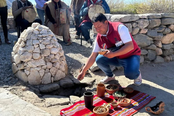 Con rituales y ofrendas, en los Valles anticiparon la fiesta de la Pachamama