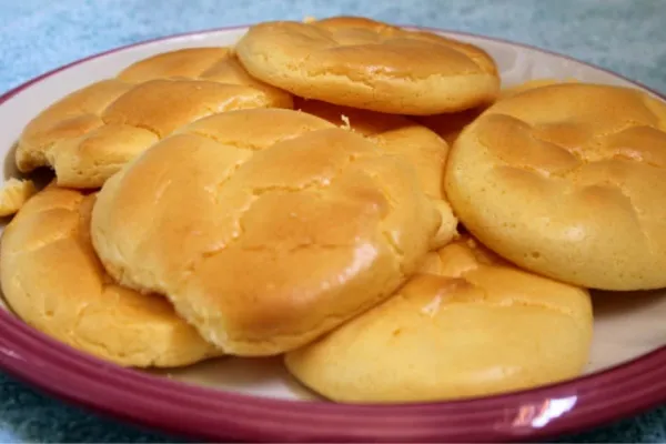 Cómo hacer pan nube en casa: la receta keto más fácil y esponjosa