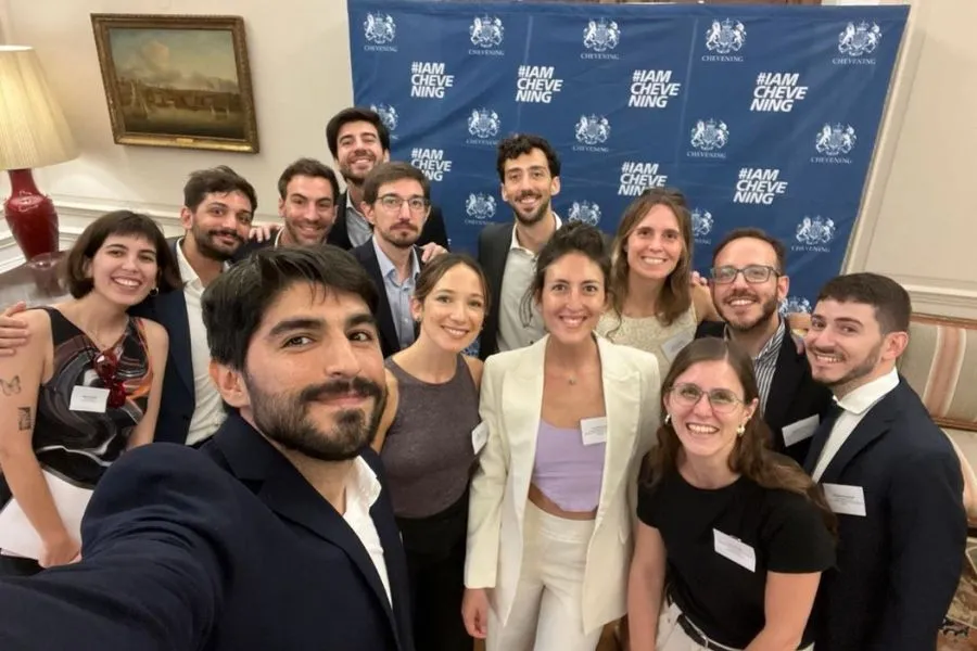 VOLVIENDO DEL REINO UNIDO. El cohorte de 2022/2023 reunidos luego de la conclusión de sus programas, hace cuatro meses./Foto: LinkedIn Bárbara Bonelli