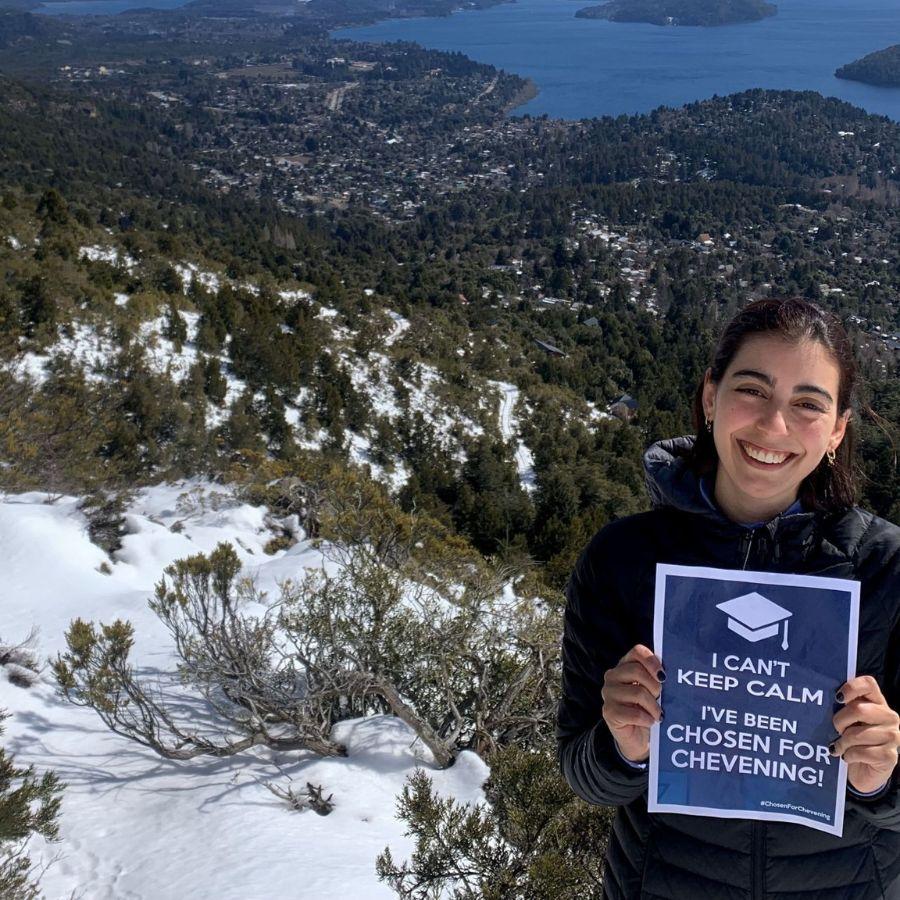 DE ARGENTINA A CAMBRIDGE. Camila Bertranou luego de haber sido informada sobre su ingreso al programa MPhil en Estudios del Desarrollo en la Universidad de Cambridge./Foto: LinkedIn Camila Bertranou