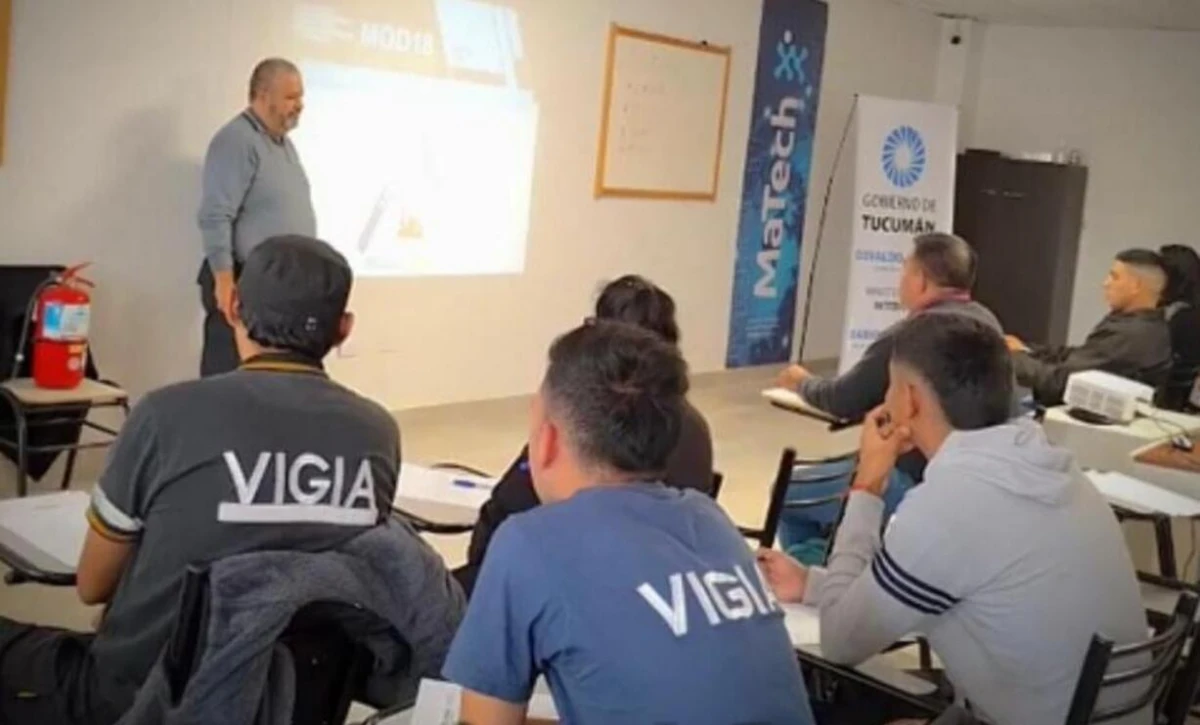 Operadores de video vigilancia de 15 comunas terminaron su capacitación de monitoreo digital