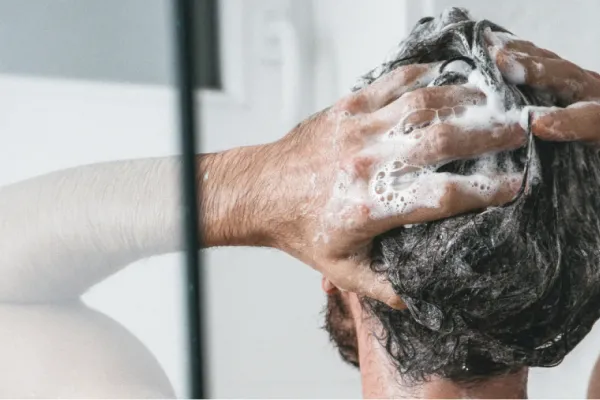 ¿Sal en el shampoo? Descubre por qué este método está revolucionando el cuidado del cabello en Argentina