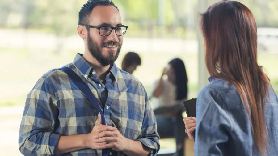 ¿Olvidar nombres es normal? El truco mental que causa amnesia ocasional