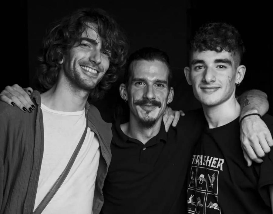 UN CORTO EN FAMILIA. Los hermanos Jerónimo, Álvaro y Tomás participaron de distintas maneras en la realización audiovisual. / INSTAGRAM @la_dama_seta.